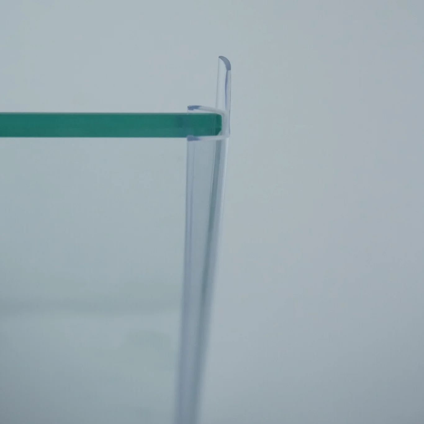 Hüppe zaptivni profil univerzalni elastični za fiksno staklo na vratima za tuš kabine sa polukružnom osnovom 042647