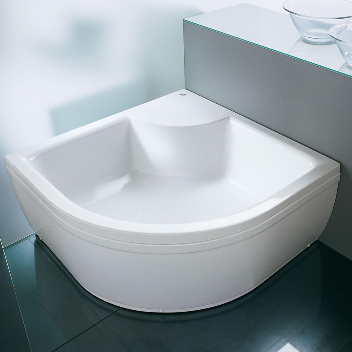 Kolpa San Dixie White 90x90x41 R550 tuš kada polukružna ugradna od sanitarnog akrila sa oblogom i postoljem 788730