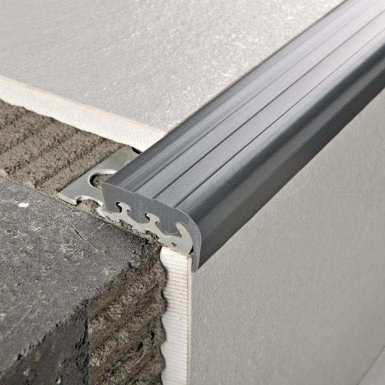 Progress Profiles Prostep 12,5mm Grey PTP125G lajsna (profil) stepenišna ugaona od vinila i gume za pločice dužine 2,7m