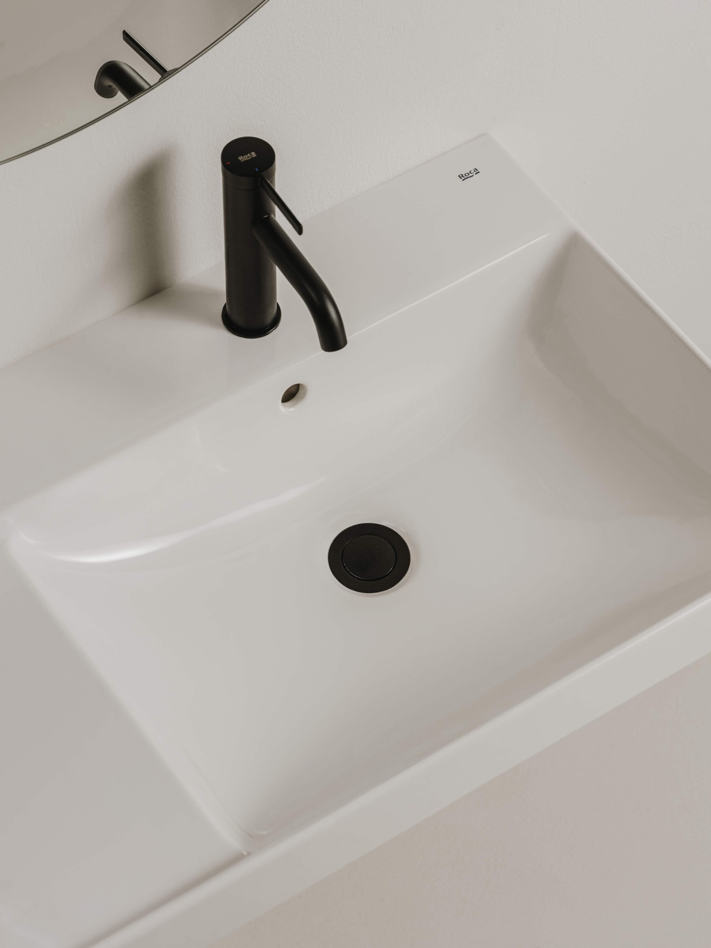 Roca Ona White Fineceramic® umivaonik (lavabo) 55x46x8 konzolni sa rupom za bateriju i prelivom A327685000