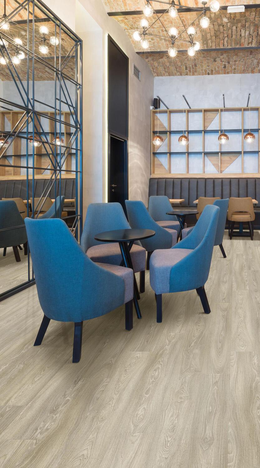 Tarkett ModularT 7 Plank Glue-Down Oak Street Beige Stone 257021056 20x120 2,5mm LVT obloga koja se lepi sa duboko oborenim ivicama 4.320 259.200