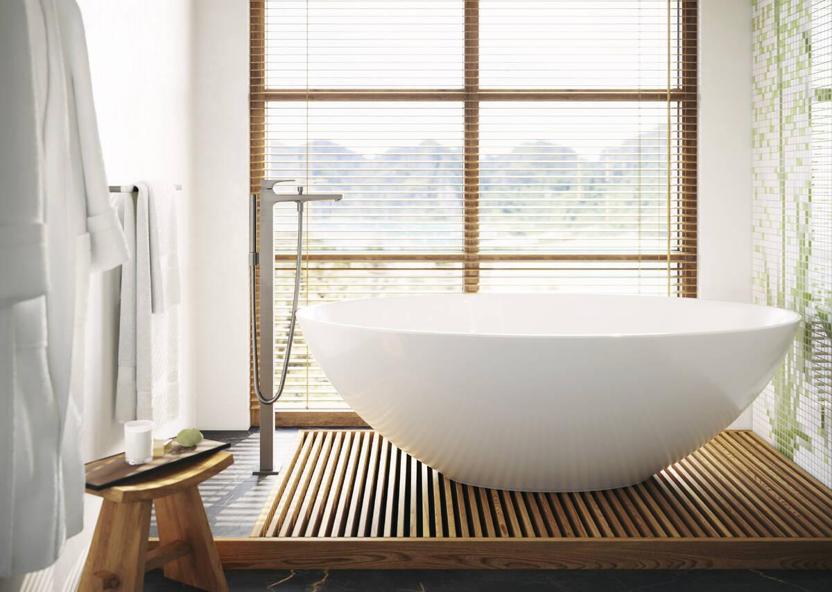 Hansgrohe Metropol Brushed Black Chrome baterija (slavina) za kadu podna sa ručnim tušem, držačem ručnog tuša i crevom 32532340