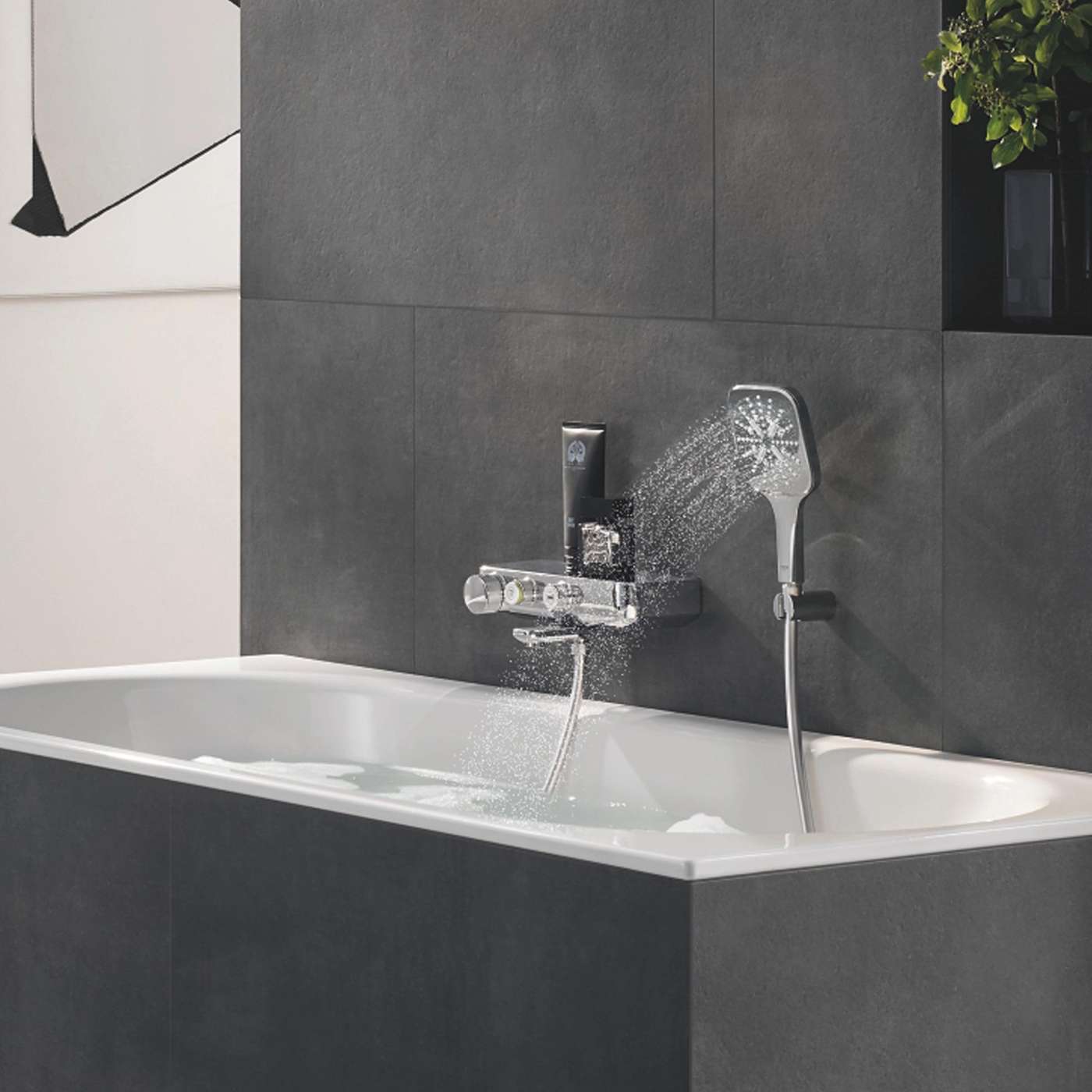 Grohe Rainshower SmartActive 130 Cube Chrome ručni tuš sa crevom i zidnim držačem 26589000