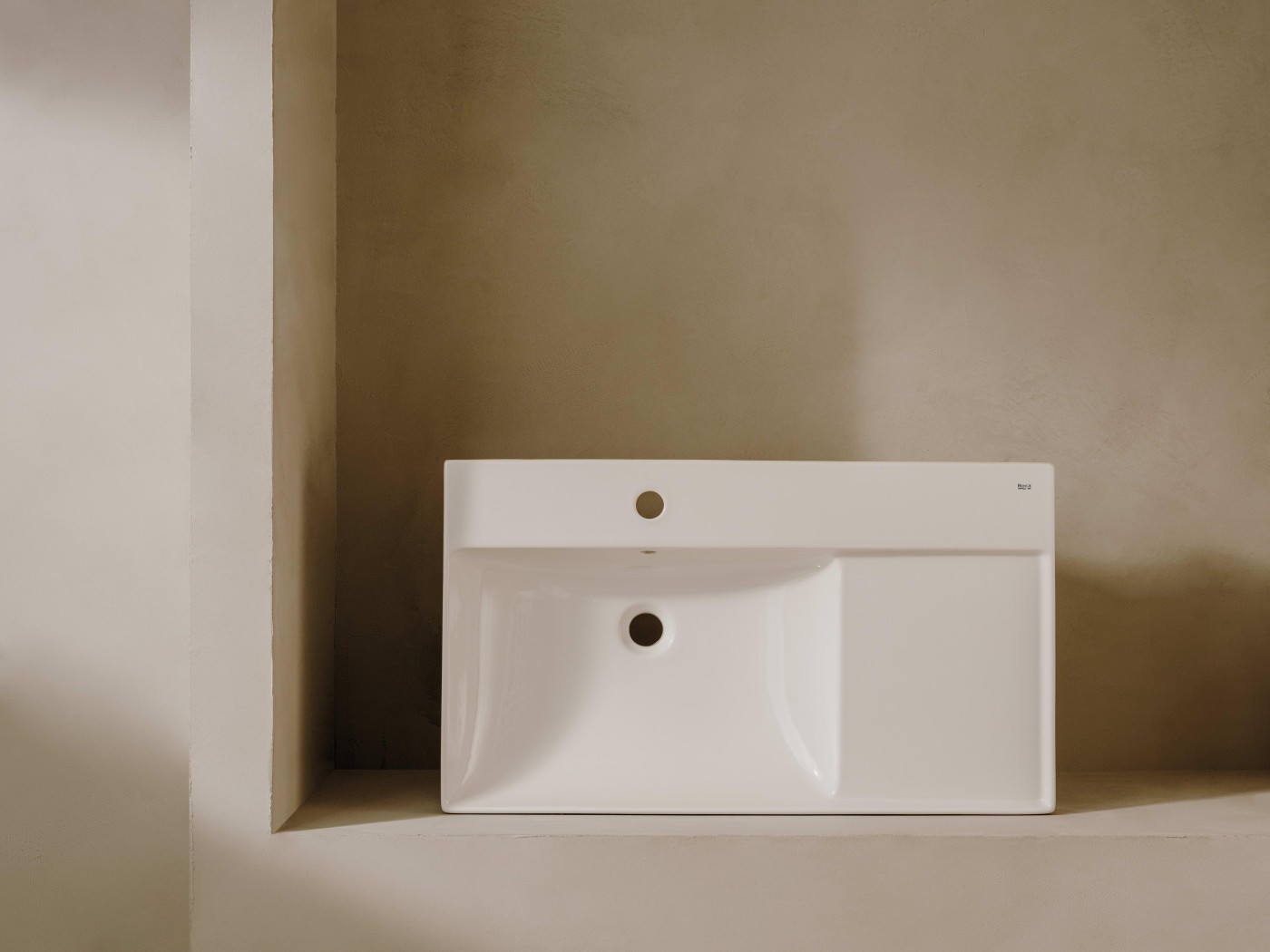 Roca Ona Matt White Fineceramic® umivaonik (lavabo) 80x46x8 konzolni sa rupom za bateriju i desnim zaravnjenjem A327689620