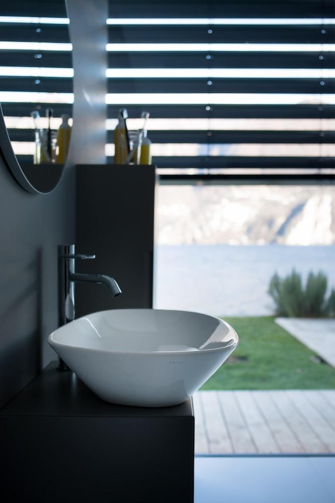 Laufen Palomba White umivaonik (lavabo) 52x38x13 nadgradni 8.1680.2.000.112.1 