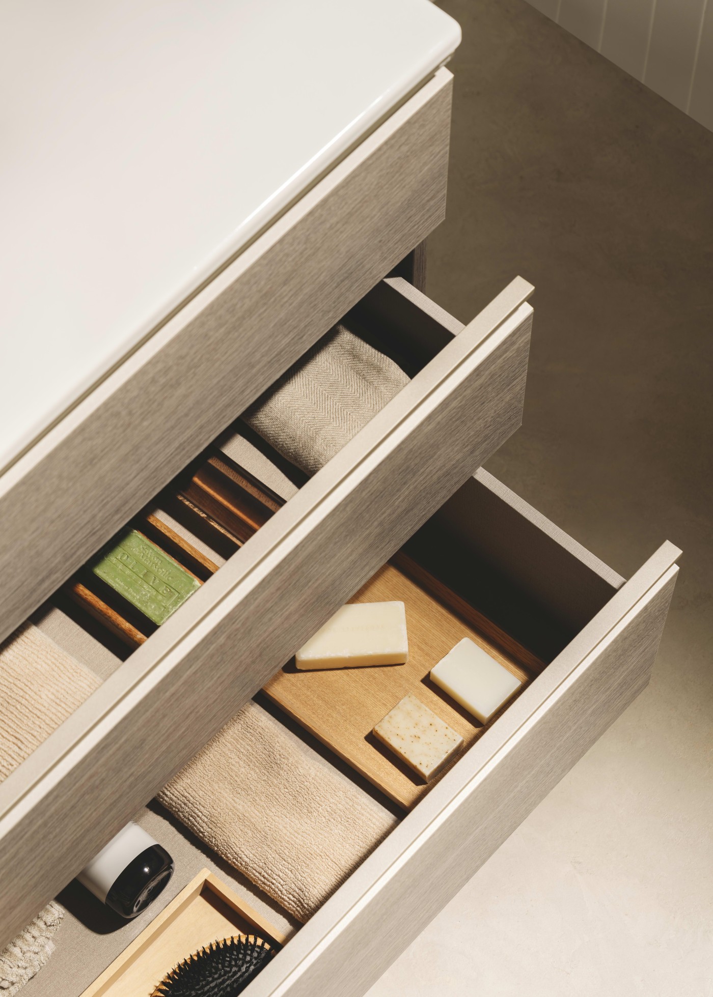 Roca The Gap Round White umivaonik (lavabo) 55x40x13 nadgradni ovalni sa rupom za bateriju i prelivom A3270Y0000