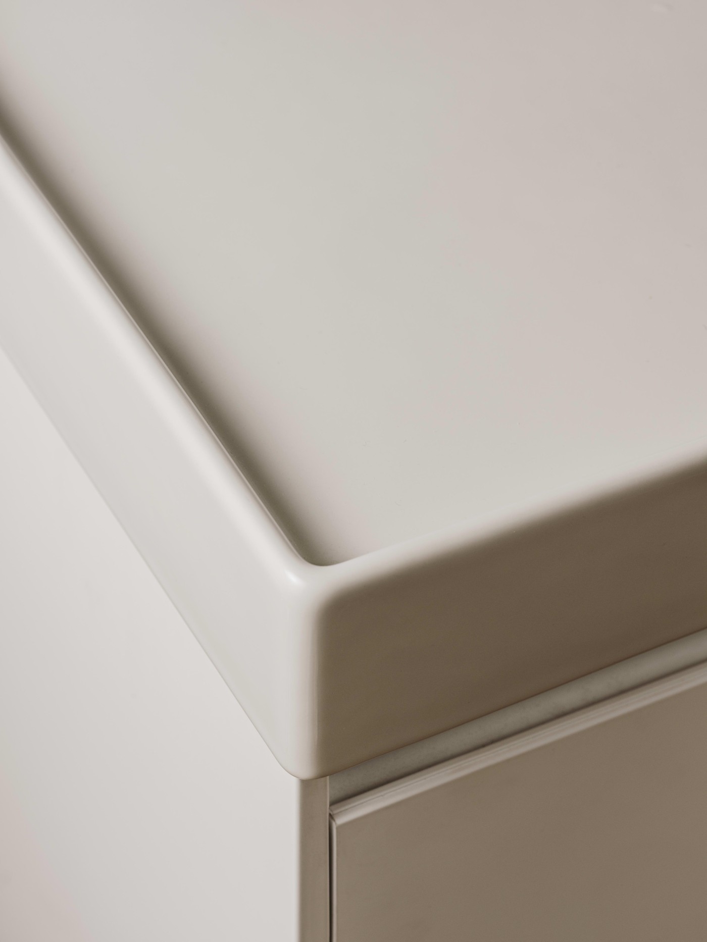 Roca Ona White Fineceramic® umivaonik (lavabo) 45x26x8 konzolni sa rupom za bateriju desno i prelivom A327681000