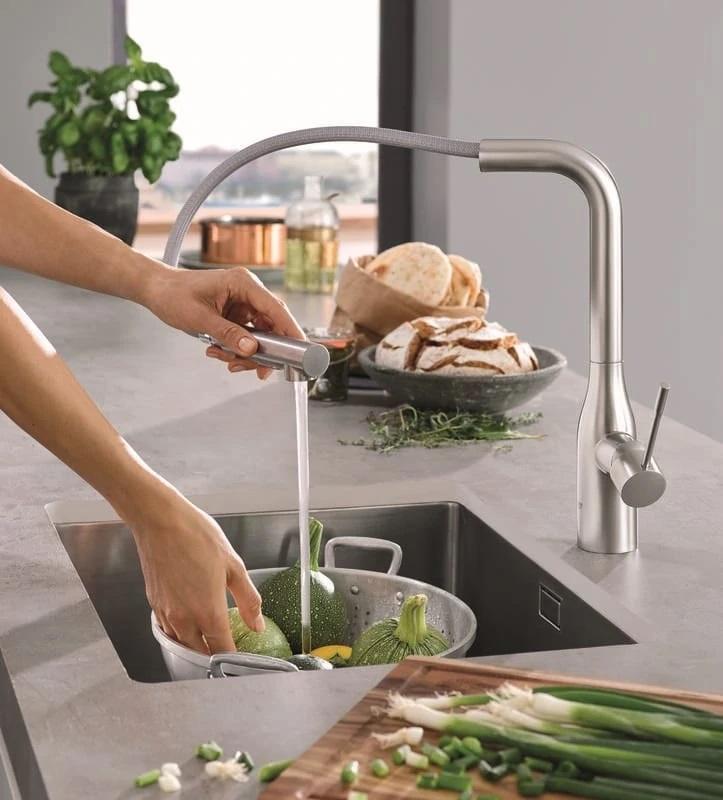 Grohe Essence 320 Brushed Cool Sunrise baterija (slavina) za sudoperu sa izvlačećim tušem sa 2 mlaza 30270GN0