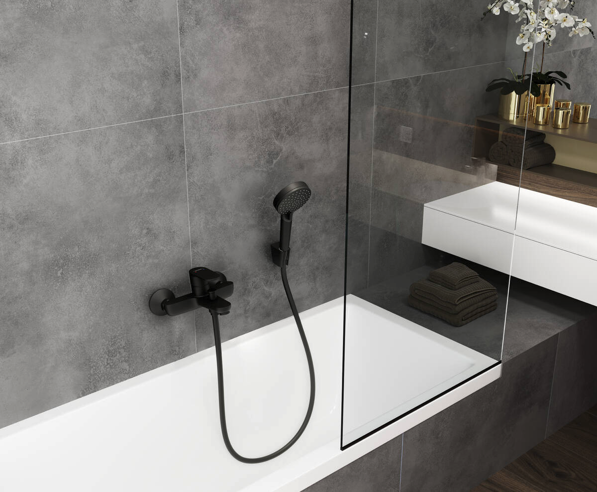 Hansgrohe Vernis Blend Matt Black baterija (slavina) za kadu sa izlivom 71440670