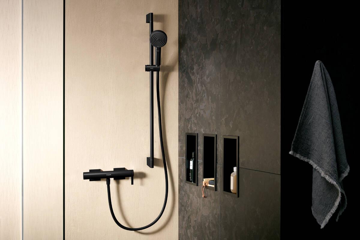 Hansgrohe Pulsify Select S 65 Matt Black tuš set: ručni tuš sa 3 mlaza, Isiflex 1600 crevo za tuš i usponska šipka sa kliznim držačem 24161670