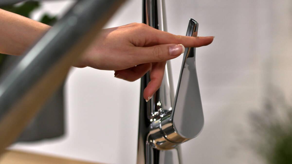 Hansgrohe Metris M71 320 Chrome baterija (slavina) za sudoperu sa izvlačećim tušem 1 mlaz 14821000