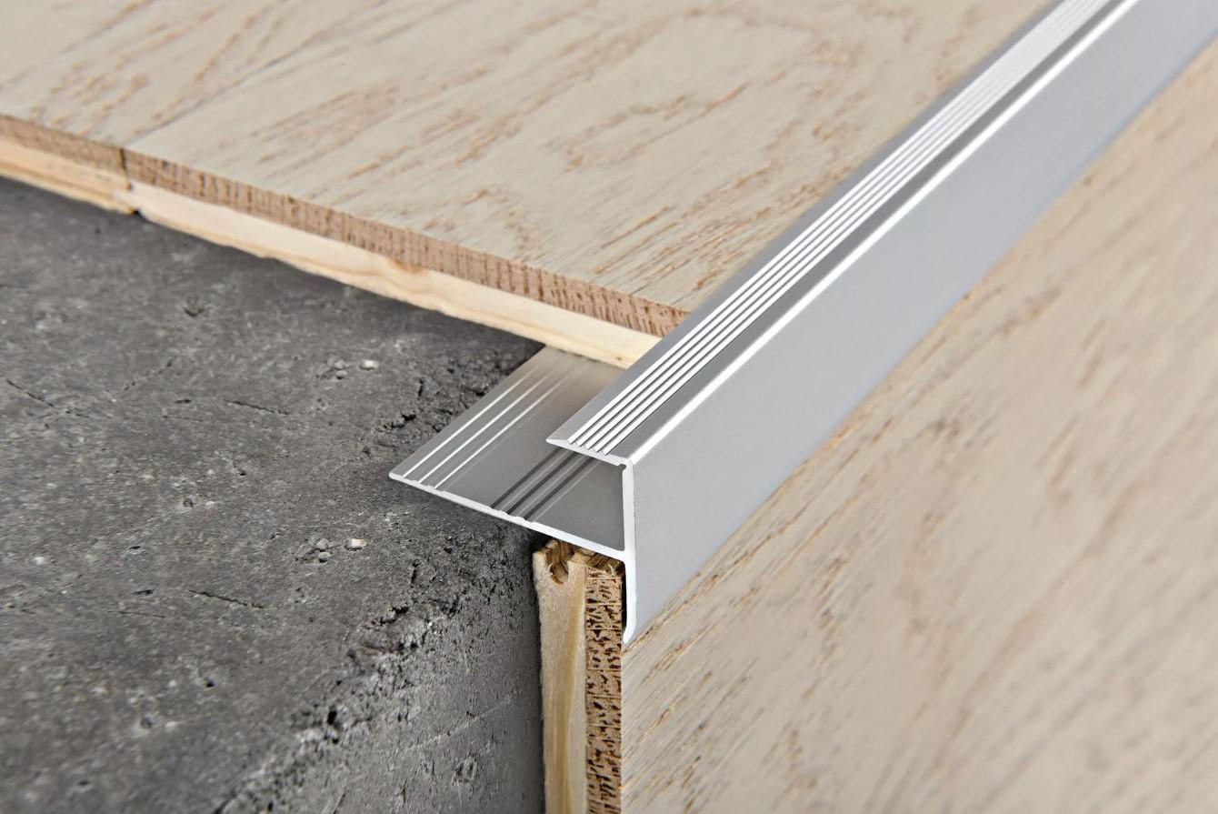 Progress Profiles Prostep Ins 10,5mm Matt Silver PTSAA105 lajsna (profil) stepenišna ugaona aluminijumska za pločice ili drvene obloge dužine 2,7m