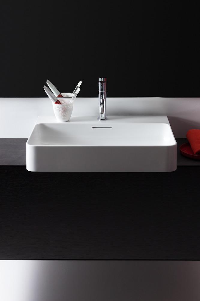 Laufen Val White umivaonik (lavabo) 65x42x11,5 konzolni i nadgradni sa rupom za bateriju i prelivom 8.1628.4.000.104.1