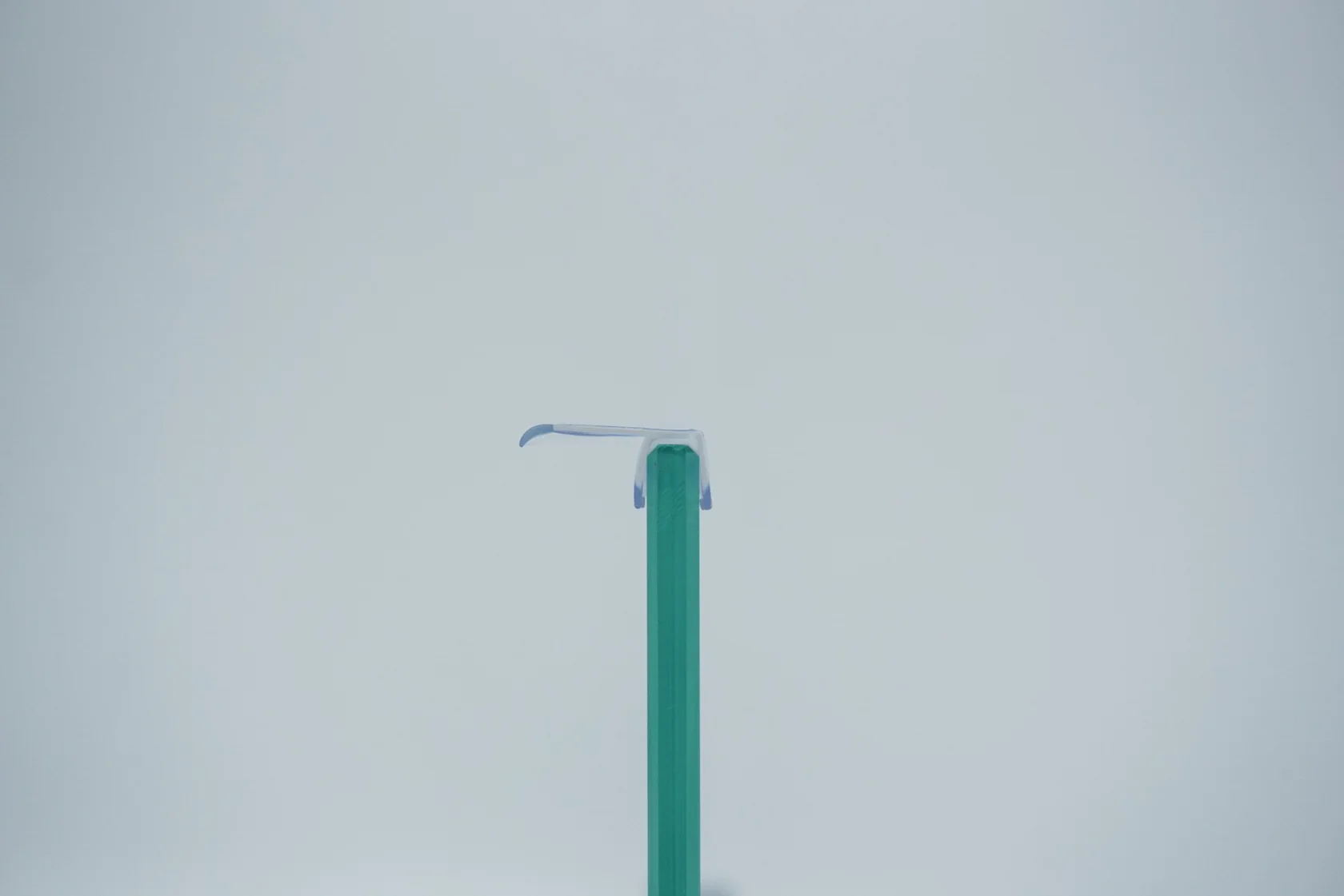 Hüppe zaptivni profil univerzalni elastični za fiksno staklo na vratima za tuš kabine sa polukružnom osnovom 042647