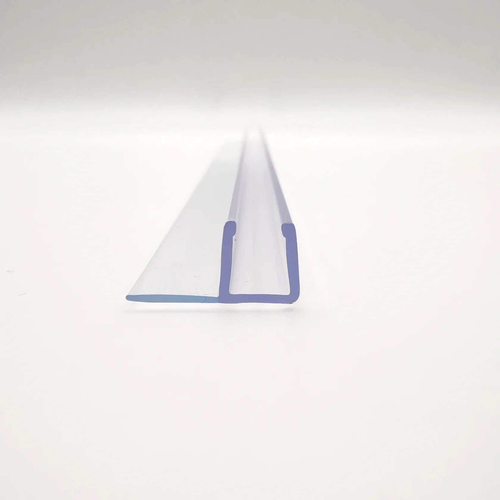 Hüppe zaptivni profil univerzalni elastični za pokretno staklo na vratima za tuš kabine sa četvrtastom osnovom 068448