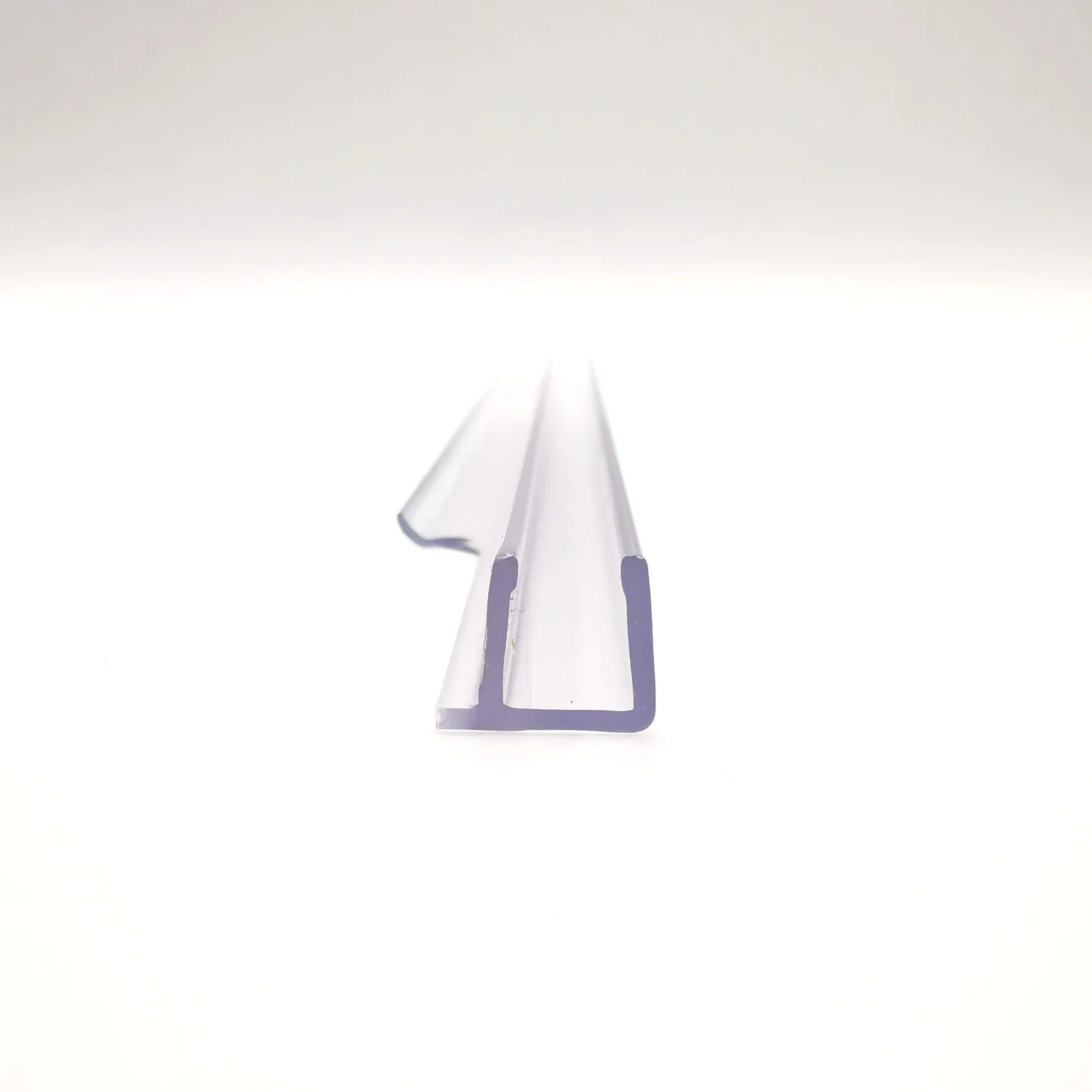 Hüppe zaptivni profil univerzalni elastični za pokretno staklo na vratima za tuš kabine sa polukružnom osnovom 068450