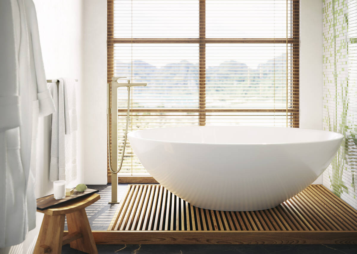 Hansgrohe Metropol Brushed Bronze baterija (slavina) za kadu podna sa ručnim tušem, držačem ručnog tuša i crevom 32532140