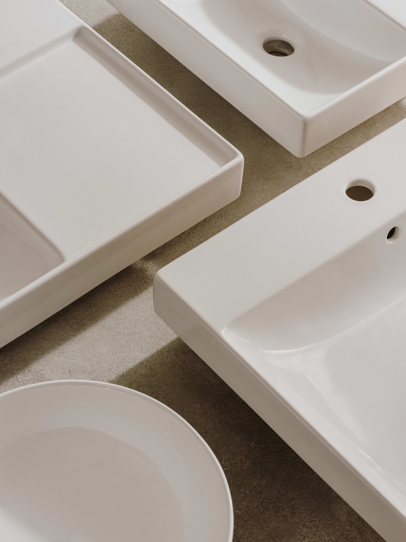 Roca Ona White Fineceramic® umivaonik (lavabo) 55x36x8 konzolni sa rupom za bateriju i prelivom A327683000