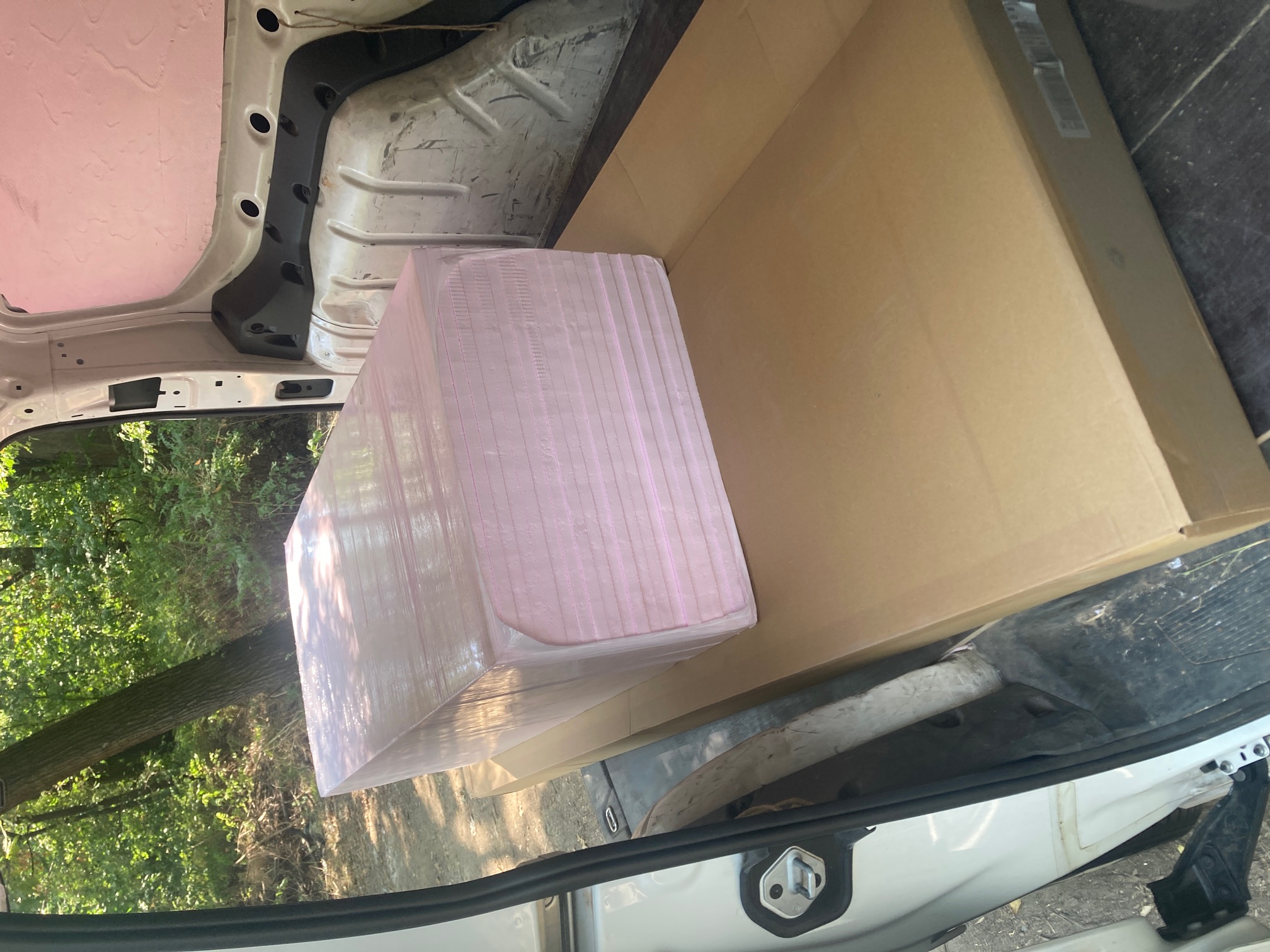 Trošak oblaganja fabričkog pakovanja tuš kabine ili kade za kupanje u stirodur 2cm povezan trakom radi dodatne zaštite kod transporta brzom poštom