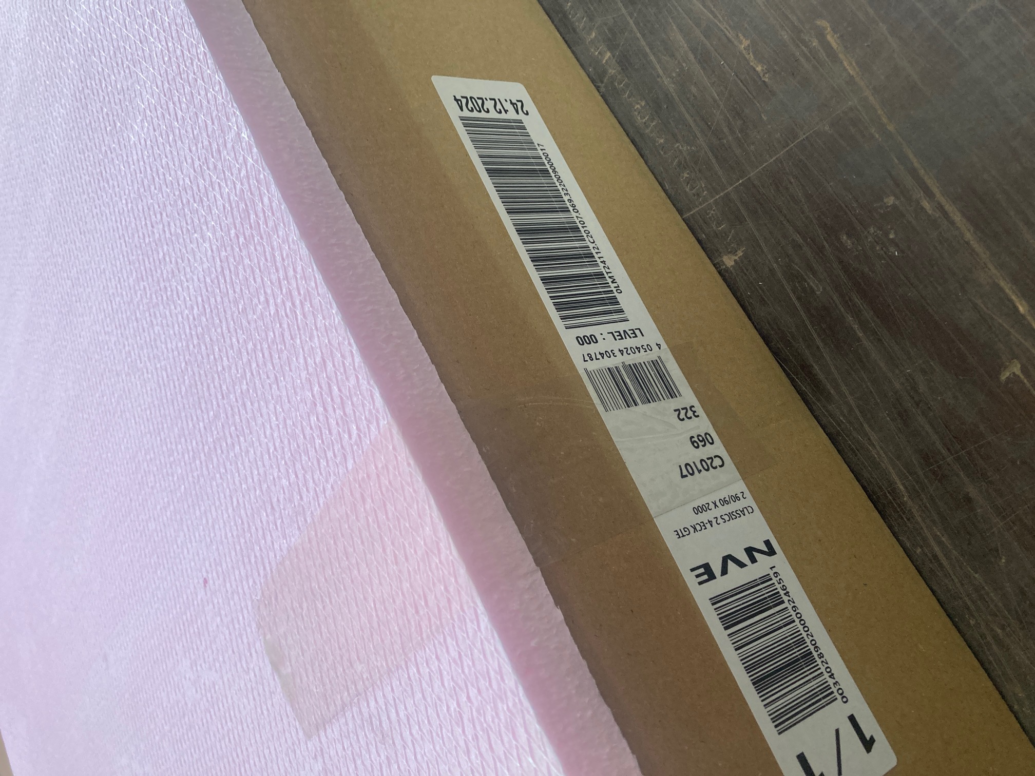 Trošak oblaganja fabričkog pakovanja tuš kabine ili kade za kupanje u stirodur 2cm povezan trakom radi dodatne zaštite kod transporta brzom poštom